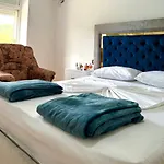 Star Center Apartment