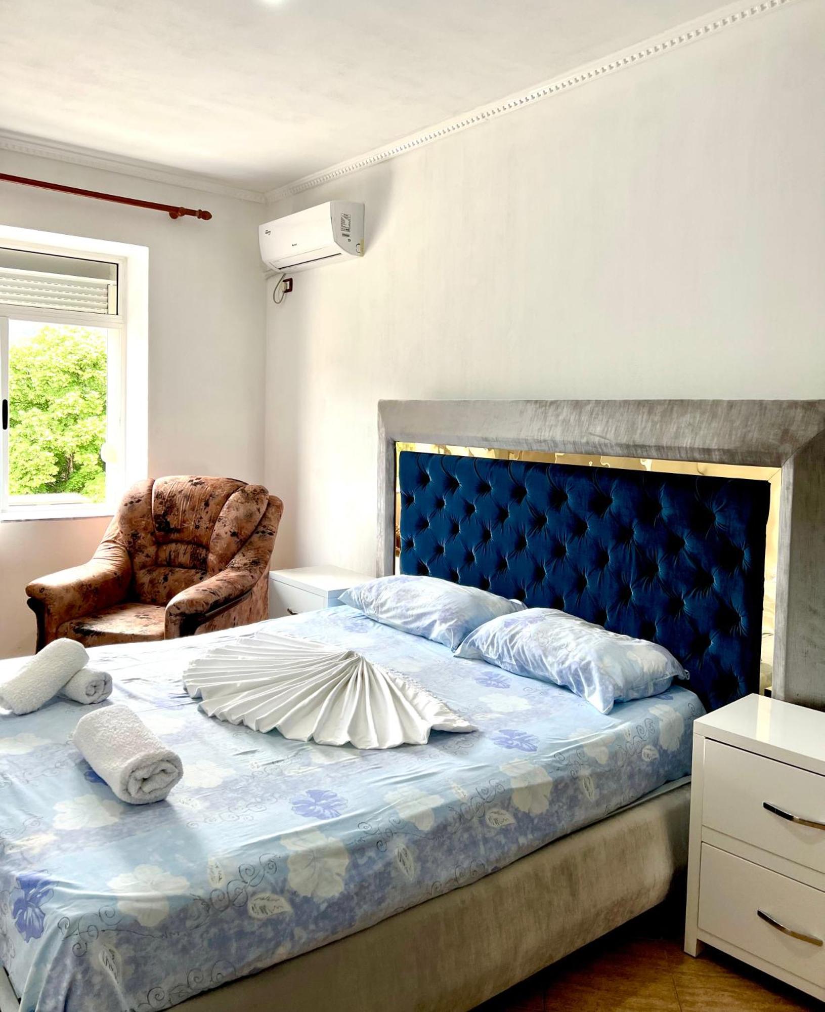 Star Center Apartment *